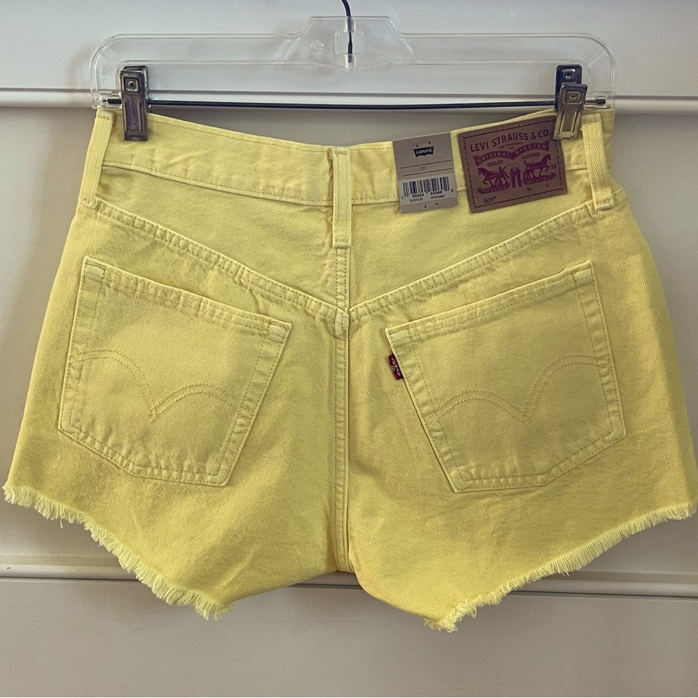 NWT Levi’s 501 women’s shorts, 100% cotton, bright yellow, high rise, size 27 - Picture 2 of 5